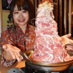 A popular hot pot dish served at “Kyushu-kurodaiko,” Toshima-ku, Tokyo, has an amazing appearance.