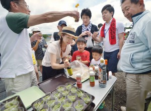 Contestants enjoyed special junsai dishes after the contest