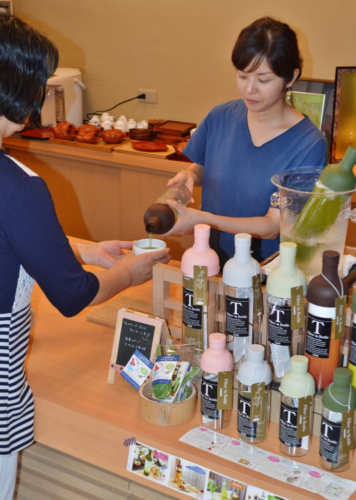 Nakashima Bikouen displays cold brewing bottles on a counter to get more attention of customers (in Ureshino-shi, Saga Prefecture)