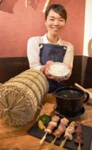 Moeko Kubota, manager of Izakaya “Kome-no-Ie,” introduces “Donabe-Gohan,” the most popular dish at her “House of Rice.” (Shinagawa-ku, Tokyo)