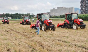 Four driverless tractors are concurrently running on the farm in an orderly manner. They are remotely controlled by an operator with the monitoring system. (Sapporo-shi, Hokkaido)