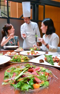 Course meal featuring Tokyo Salad is available at a restaurant in a hotel in Tokyo (in Minato ward, Tokyo)