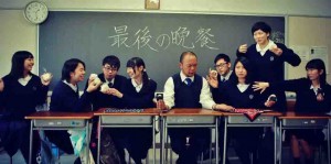 High school students imitate poses from Leonardo da Vinci’s famous painting “The Last Supper,” holding onigiri in their hands. (Courtesy of TABLE FOR TWO)