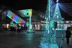 An open space near the north exist of JR Shimada Station in Shizuoka Prefecture is lit up green to promote green tea. Courtesy of the Shimada Municipal Government