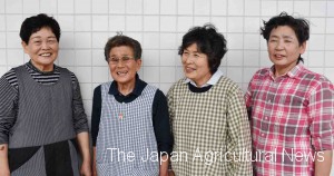 Kako (right) and her friends started a local No no Ikebana group in 1975. They often make arrangements for local agricultural cooperatives and administration offices.