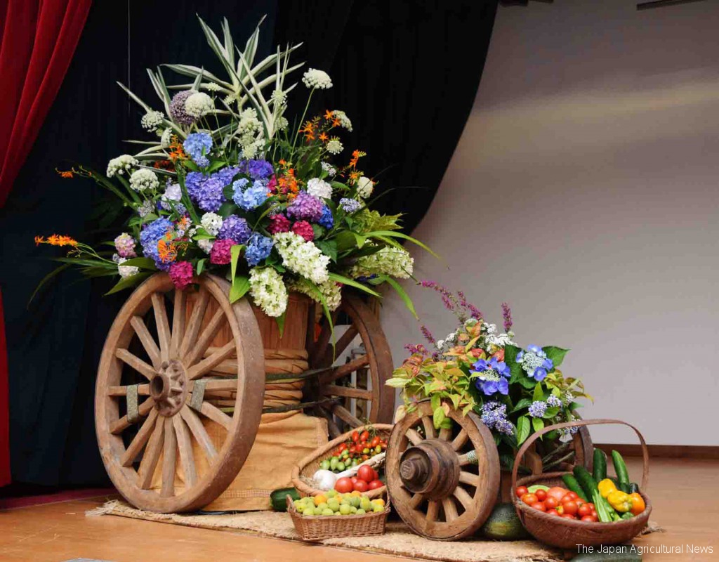 “Flowery horse cart in rainy season”