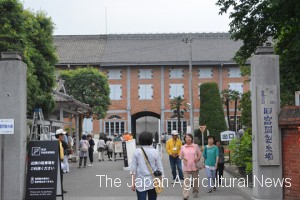 Government Controlled Tomioka Silk Mill (World Heritage Site registered in June 2014), which specialized in machinery silk and started operation in Tomioka city in 1872 (Meiji 5).  Joshu south three companies did not refer as the model.