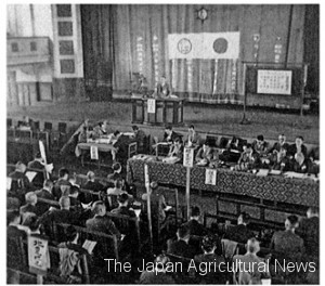 Establishment General Assembly held in Hokkaido University (from "Five decades History of JA Kyosairen Hokkaido")