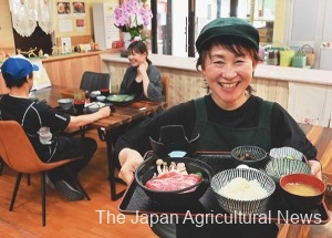 A restaurant in Minowa, Nagano Prefecture, is proving popular among local residents and tourists as a place promoting local agriculture and specialties.