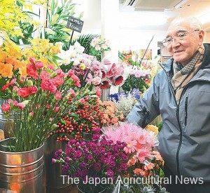 Suzuki Florist President Shigeyuki Nanba at its shop in Tokyo’s Ginza district