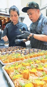 Sushi with premium Hana Donko shiitake mushrooms served at a restaurant in New York (Photo provided by Sugimoto Co., Ltd.)