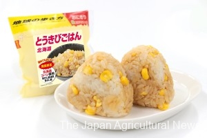 Onigiri featuring Corn Rice from Hokkaido is the most popular onigiri in the series. (Photo by Mitsuhashi)